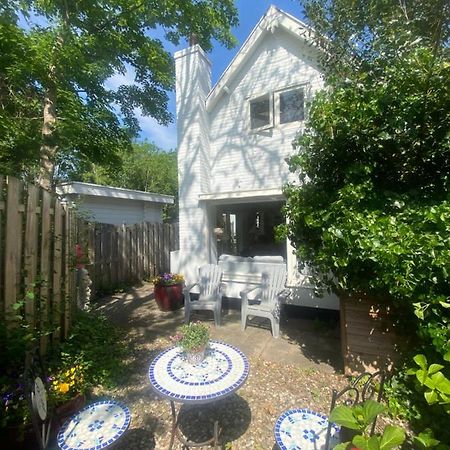 Holiday Home Flori Bergen Bagian luar foto
