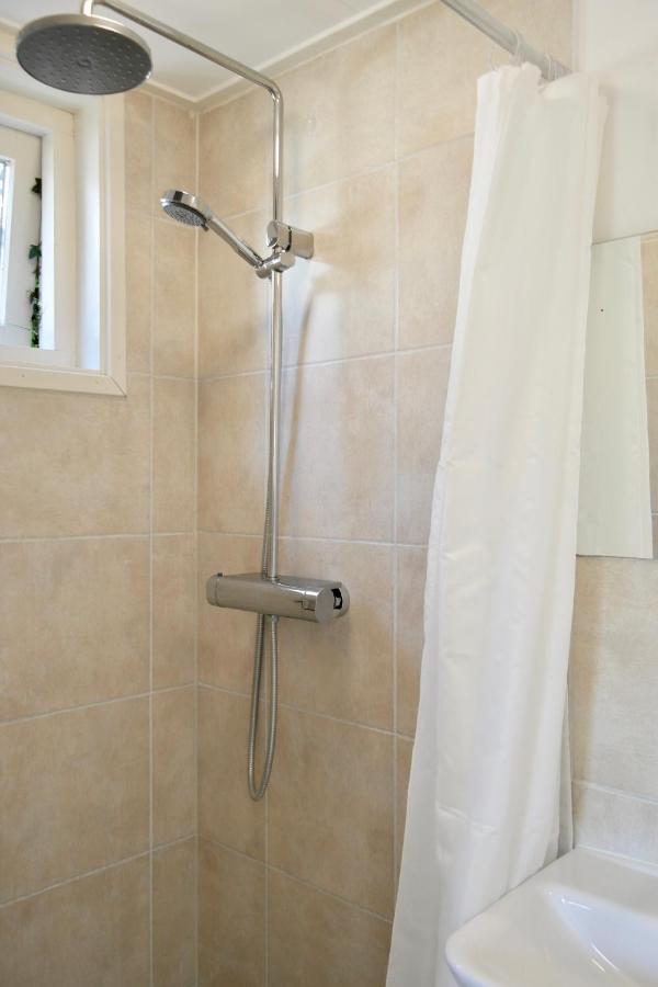 Holiday Home Flori Bergen Bagian luar foto