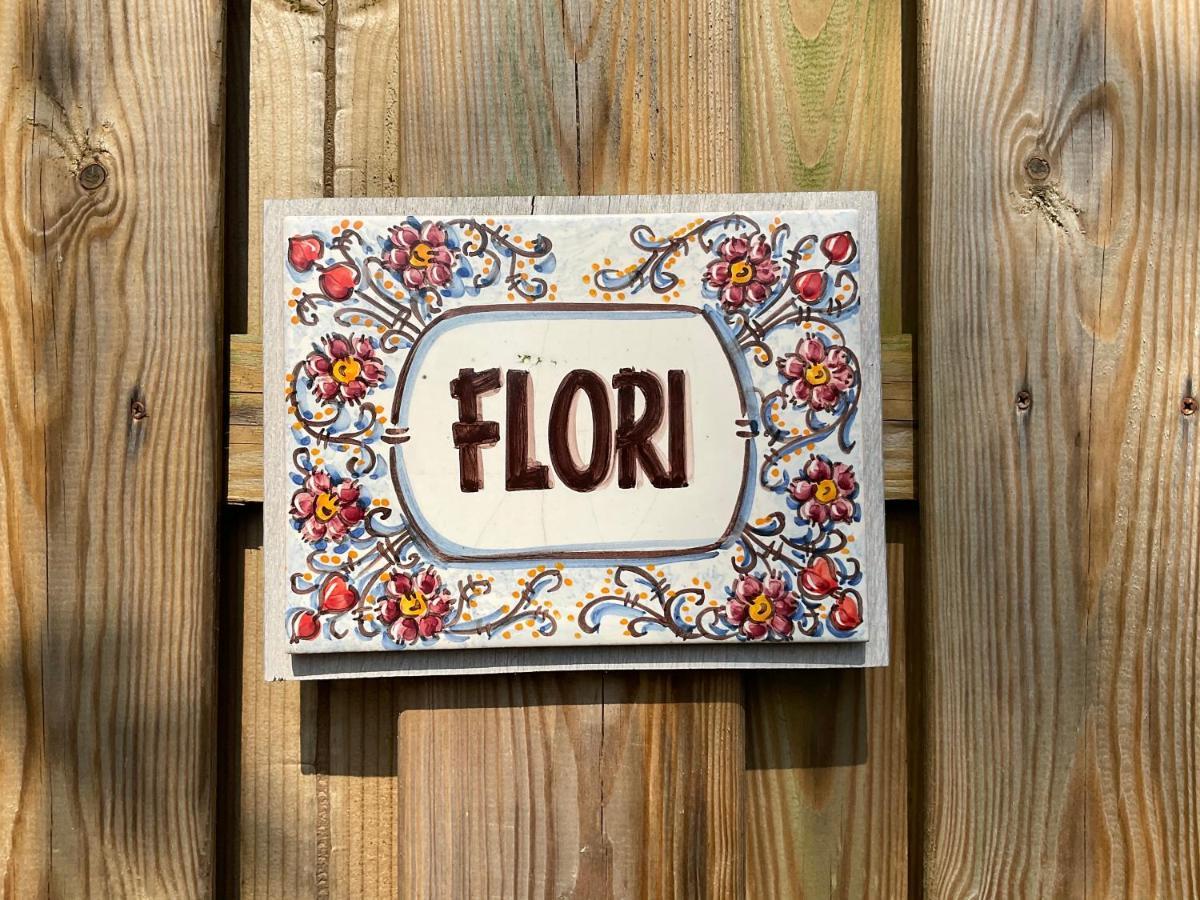 Holiday Home Flori Bergen Bagian luar foto