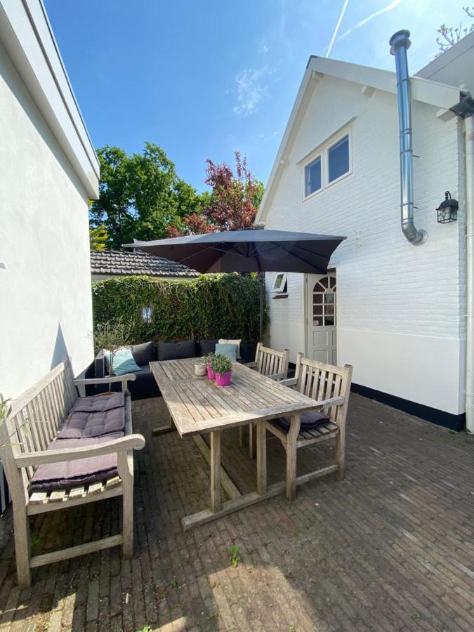 Holiday Home Flori Bergen Bagian luar foto