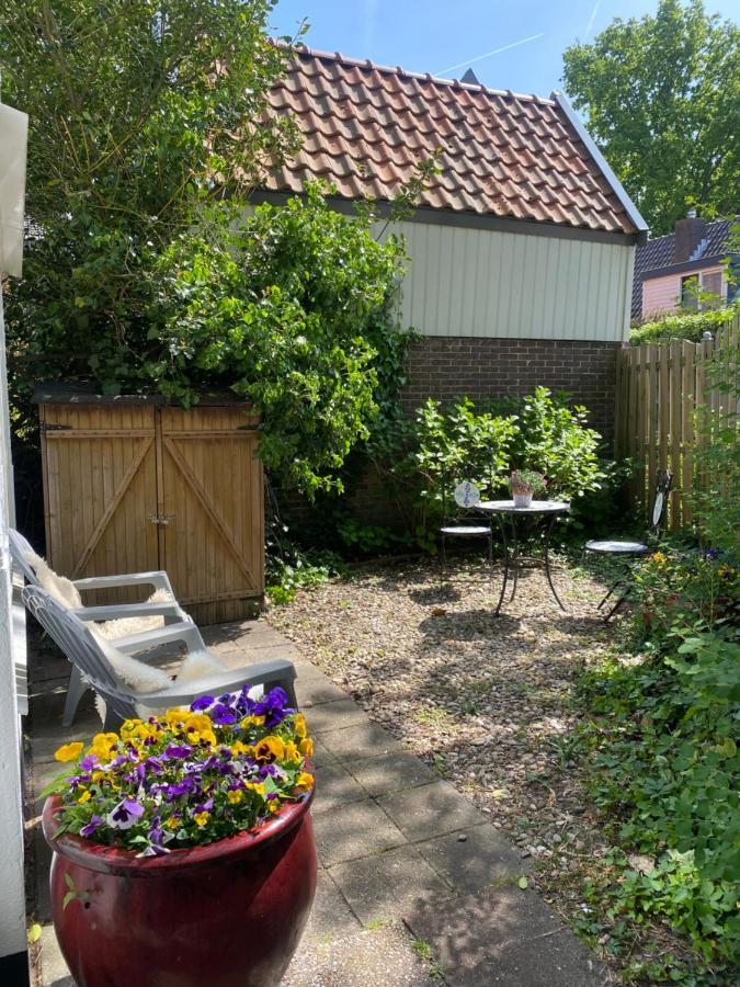 Holiday Home Flori Bergen Bagian luar foto