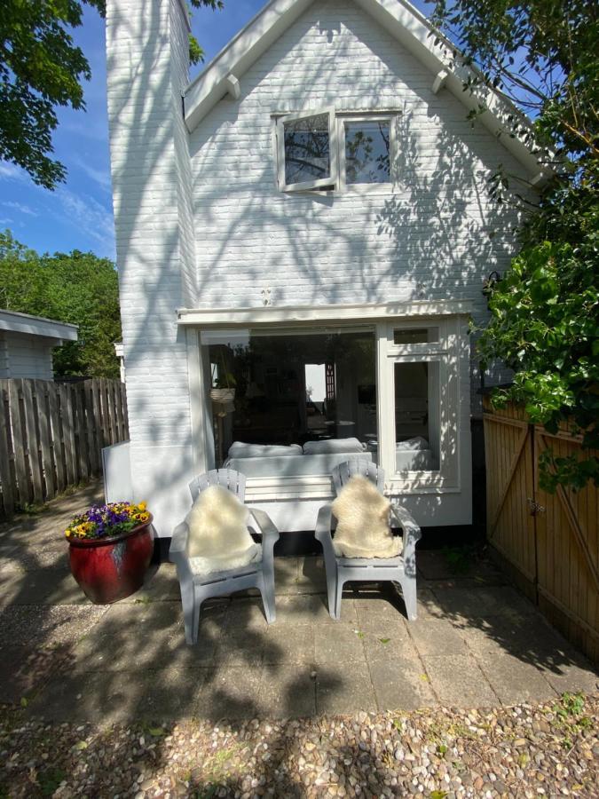 Holiday Home Flori Bergen Bagian luar foto